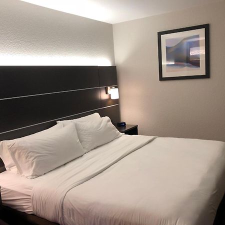 Holiday Inn Express Metropolis By Ihg Zewnętrze zdjęcie