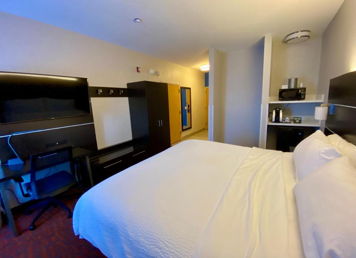 Holiday Inn Express Metropolis By Ihg Zewnętrze zdjęcie