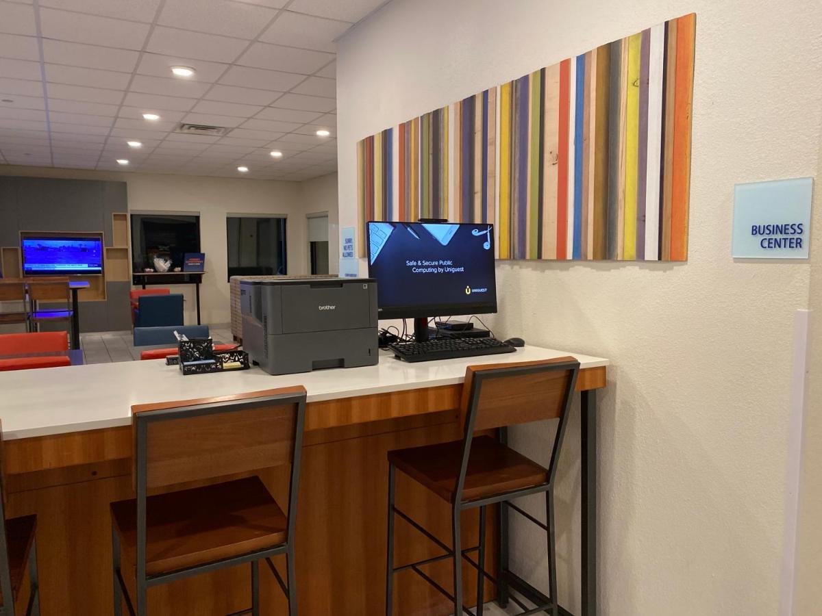 Holiday Inn Express Metropolis By Ihg Zewnętrze zdjęcie