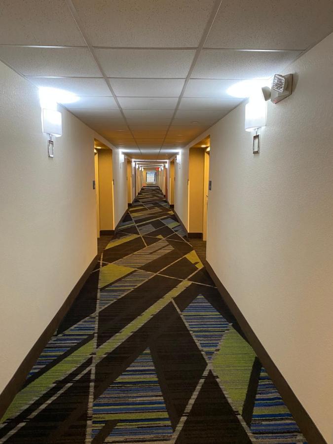Holiday Inn Express Metropolis By Ihg Zewnętrze zdjęcie