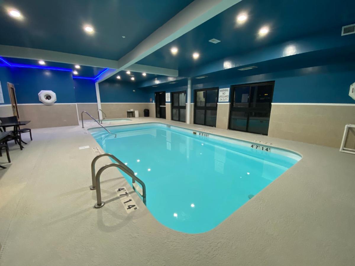 Holiday Inn Express Metropolis By Ihg Zewnętrze zdjęcie