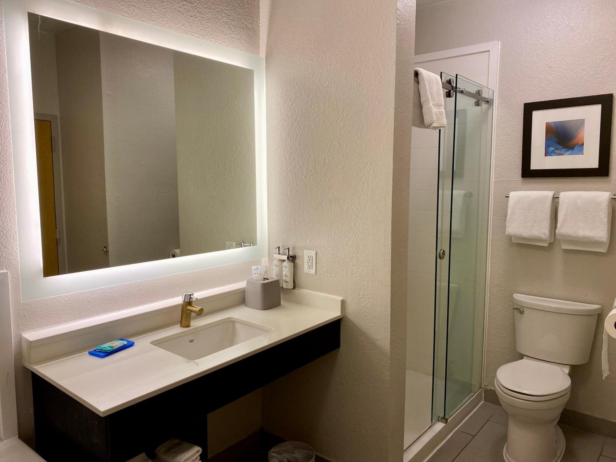 Holiday Inn Express Metropolis By Ihg Zewnętrze zdjęcie