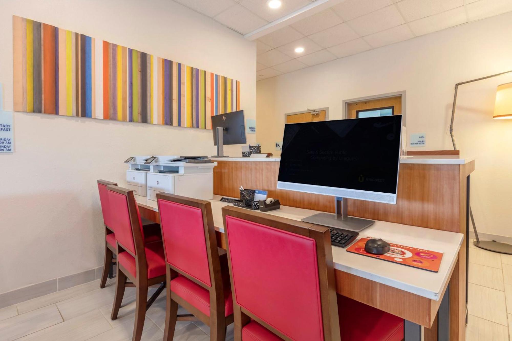 Holiday Inn Express Metropolis By Ihg Zewnętrze zdjęcie