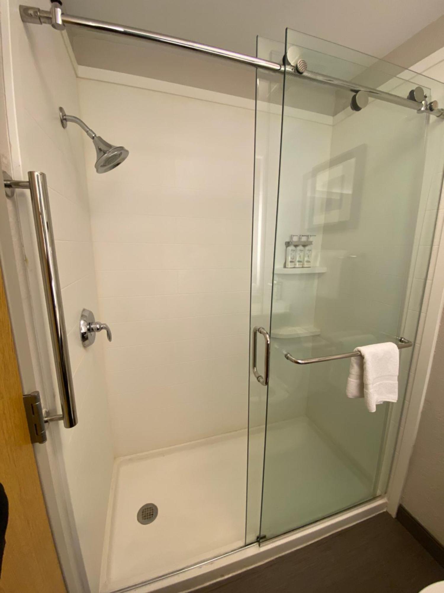 Holiday Inn Express Metropolis By Ihg Zewnętrze zdjęcie