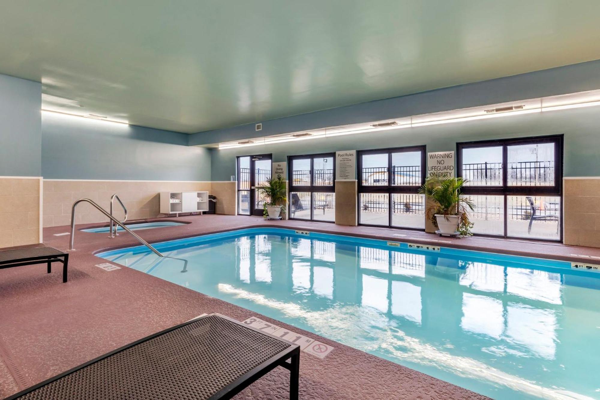 Holiday Inn Express Metropolis By Ihg Zewnętrze zdjęcie