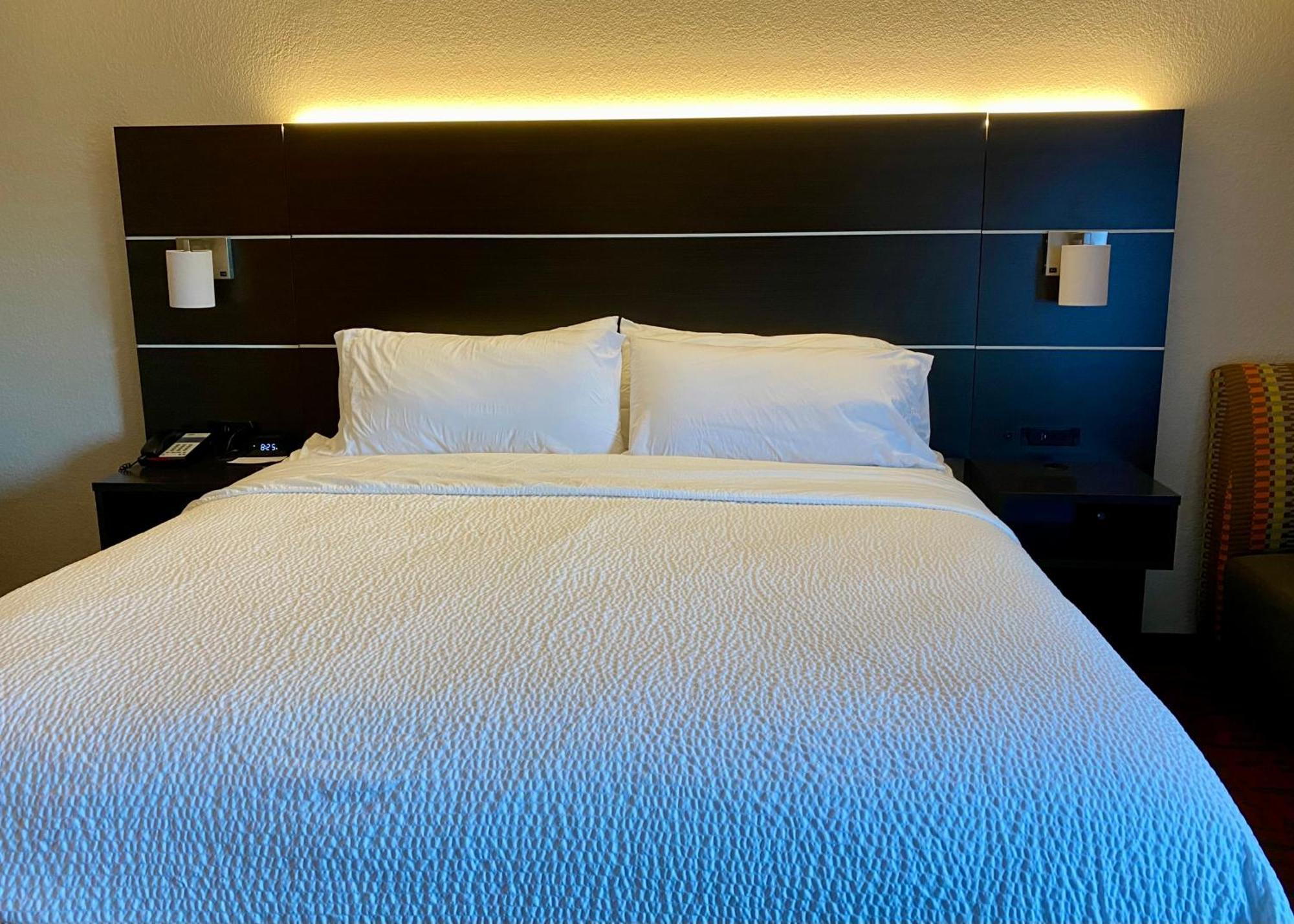Holiday Inn Express Metropolis By Ihg Zewnętrze zdjęcie