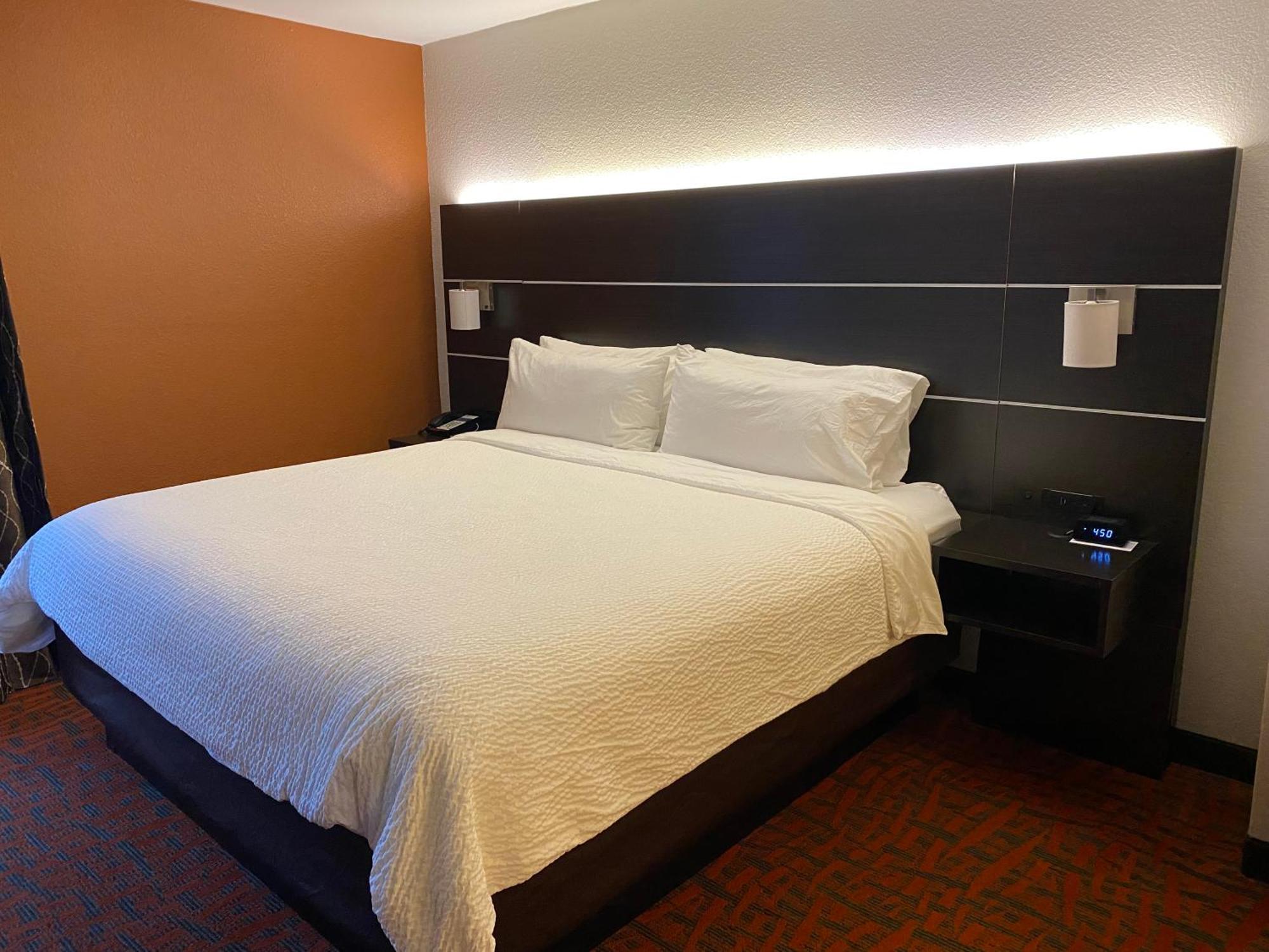 Holiday Inn Express Metropolis By Ihg Zewnętrze zdjęcie