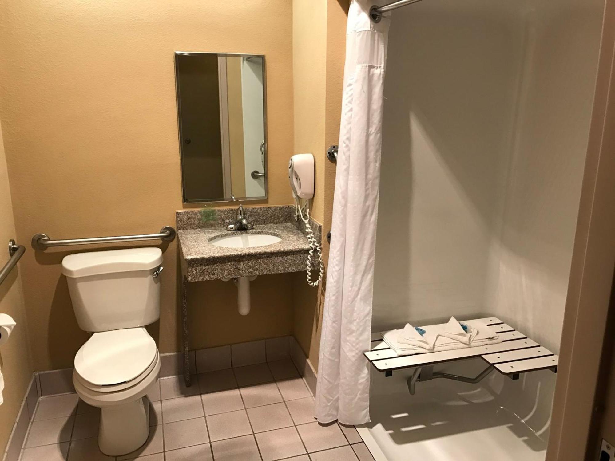 Holiday Inn Express Metropolis By Ihg Zewnętrze zdjęcie