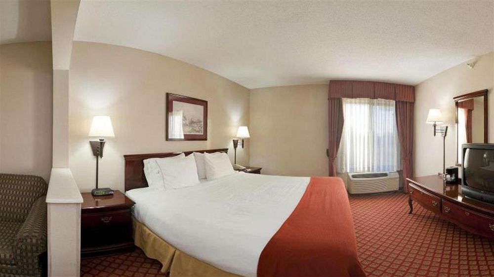 Holiday Inn Express Metropolis By Ihg Zewnętrze zdjęcie