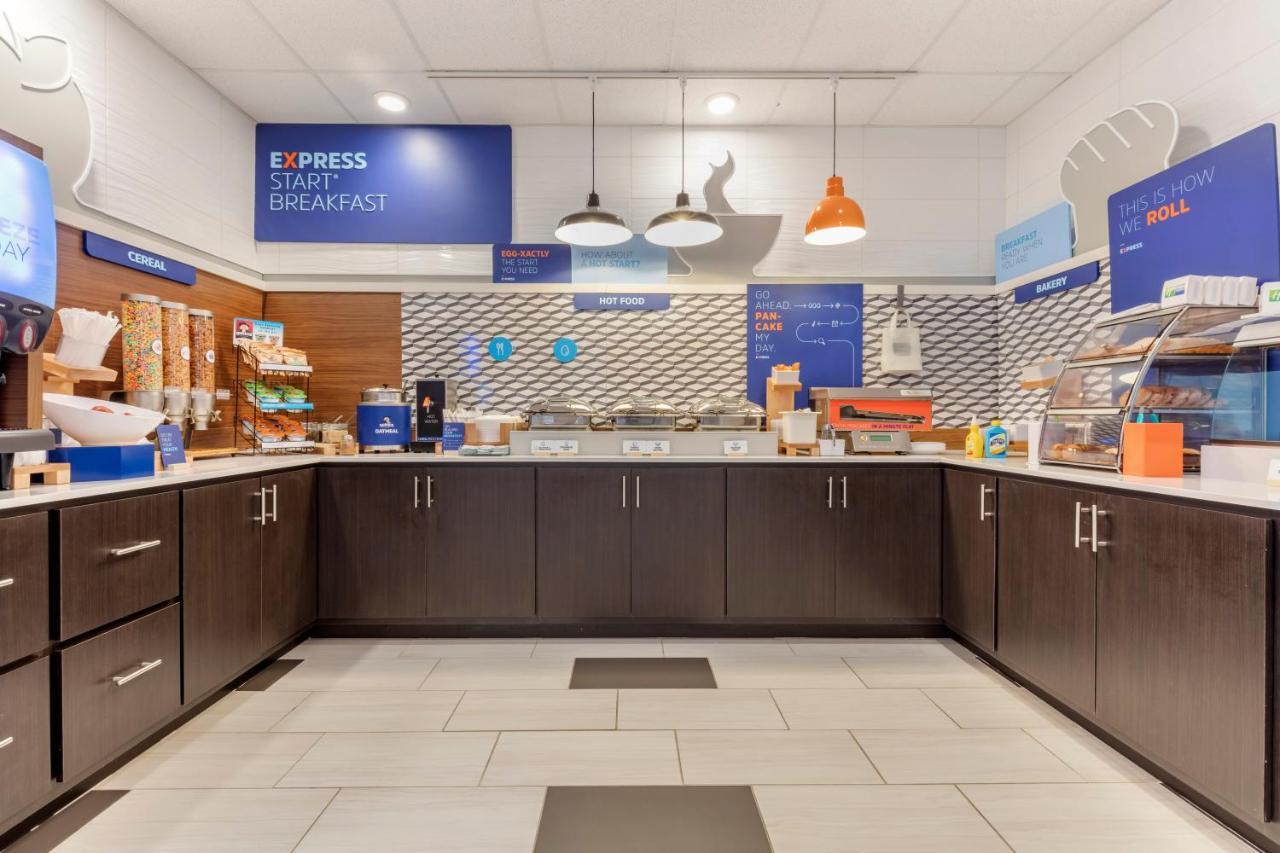 Holiday Inn Express Metropolis By Ihg Zewnętrze zdjęcie