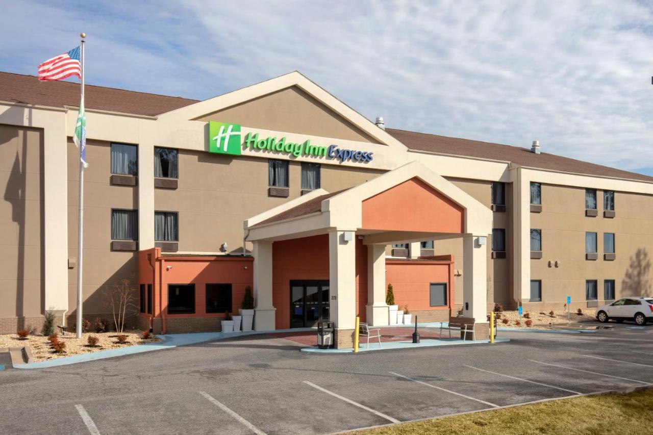 Holiday Inn Express Metropolis By Ihg Zewnętrze zdjęcie