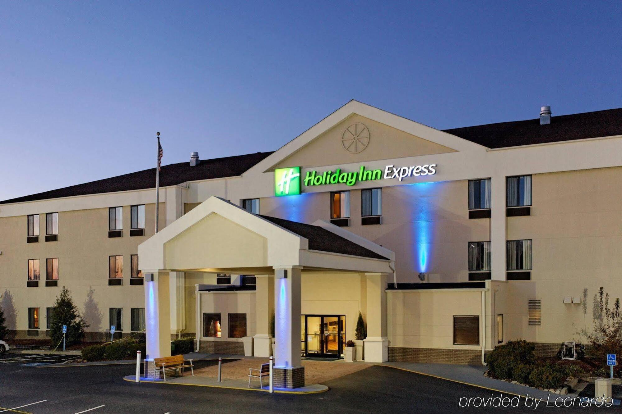 Holiday Inn Express Metropolis By Ihg Zewnętrze zdjęcie