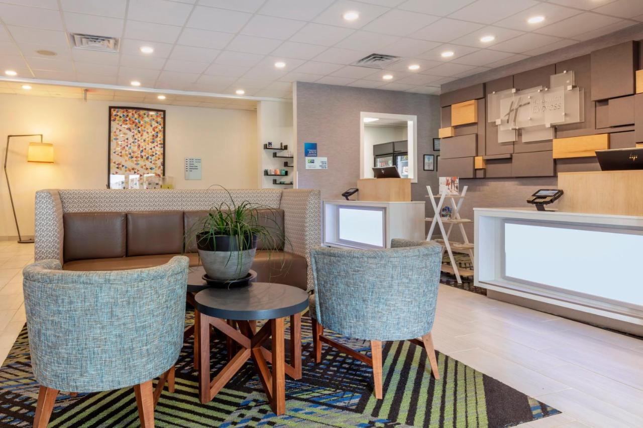 Holiday Inn Express Metropolis By Ihg Zewnętrze zdjęcie