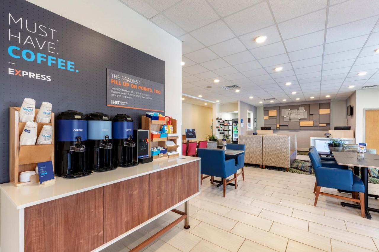 Holiday Inn Express Metropolis By Ihg Zewnętrze zdjęcie