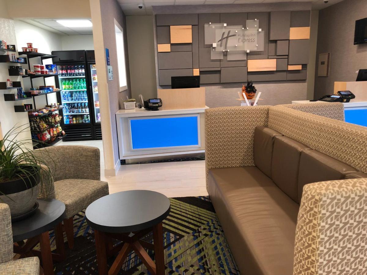 Holiday Inn Express Metropolis By Ihg Zewnętrze zdjęcie